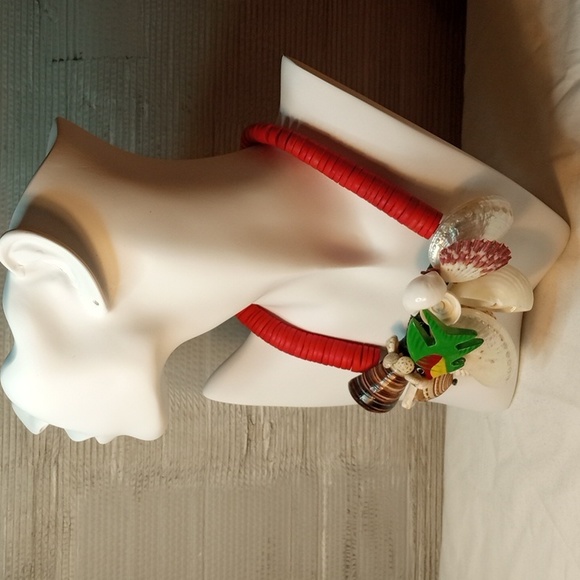 Interesting red wood graduated beaded black corded shell & painted fish … - Picture 3 of 8